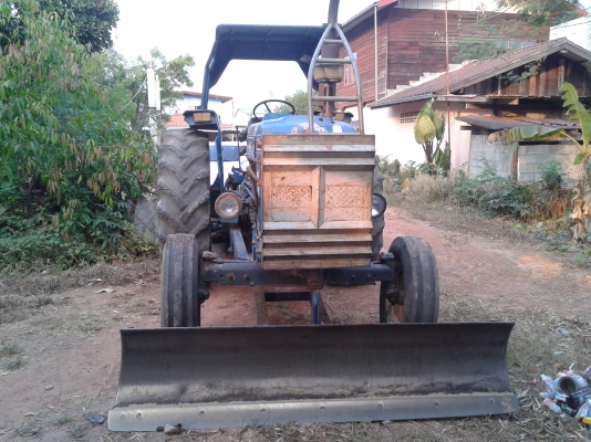 ขายรถไถฟอร์ด T5 สภาพดี เครื่องดีแน่นแรง ไฮดรอลิคหน้าหลังดี พร้อมใบมีดและผาน 7ทะเบียนพร้อมโอน