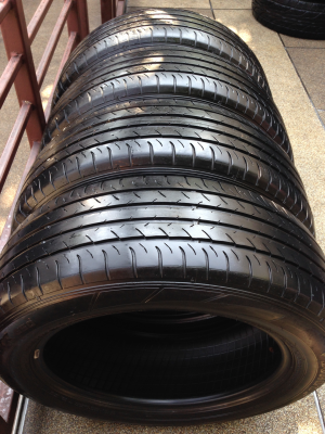 ยาง Dunlop 225 60 18 กลางปี13 ดอกเต็ม ไม่มีปะ ใช้ยาว ราคาไม่แพง