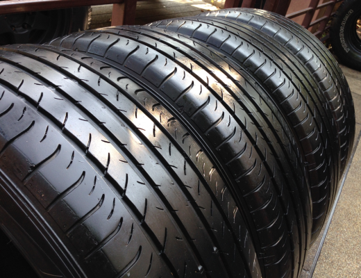 ยาง Dunlop 225 60 18 กลางปี13 ดอกเต็ม ไม่มีปะ ใช้ยาว ราคาไม่แพง