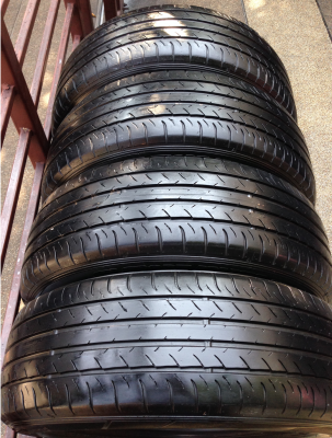 ยาง Dunlop 225 60 18 กลางปี13 ดอกเต็ม ไม่มีปะ ใช้ยาว ราคาไม่แพง