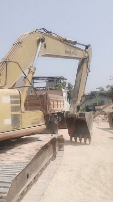 ขายรถแบคโฮ KOMATSU PC200-6 เอกสารเล่มทะเบียน ซีเรียล 94626 ราคา 800000