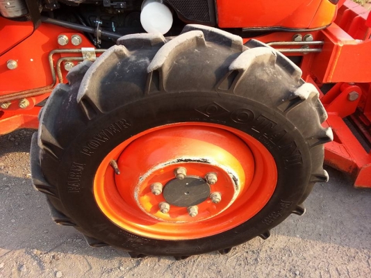 คูโบต้า L3208 SP 4 WD ใบมีดตราช้าง ทำงาน 306 ชั่วโมง เล่มทะเบียนพร้อม จด พ.ค.2557