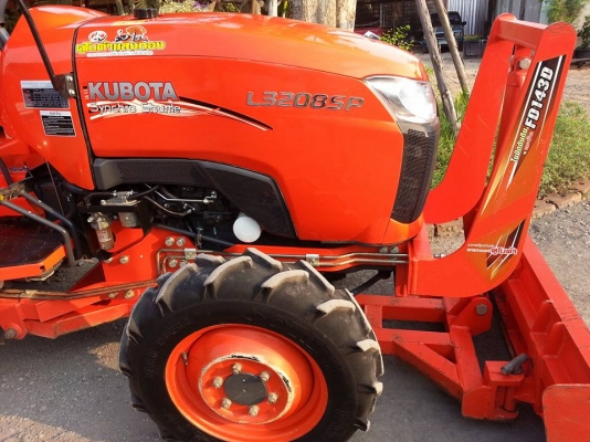 คูโบต้า L3208 SP 4 WD ใบมีดตราช้าง ทำงาน 306 ชั่วโมง เล่มทะเบียนพร้อม จด พ.ค.2557