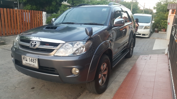 ขายโตโยต้าฟอจูนเนอร์เครื่อง ดีเซล 3000 v ออโต้โฟลวิล รุ่นท็อปสุดรถสวยไม่มีชน มือเดียวบป้ายแดง