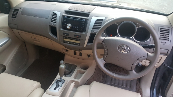 ขายโตโยต้าฟอจูนเนอร์เครื่อง ดีเซล 3000 v ออโต้โฟลวิล รุ่นท็อปสุดรถสวยไม่มีชน มือเดียวบป้ายแดง