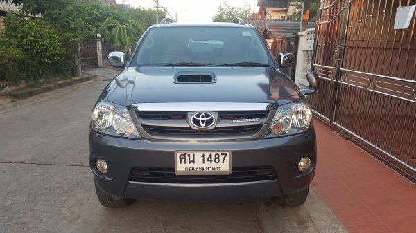 ขายโตโยต้าฟอจูนเนอร์เครื่อง ดีเซล 3000 v ออโต้โฟลวิล รุ่นท็อปสุดรถสวยไม่มีชน มือเดียวบป้ายแดง