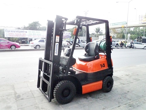 ขายรถยกโตโยต้า 1.5 ตัน รุ่น6 เครื่องเบนซิน (2ระบบ น้ำมัน-แก๊สนอก)  กระบอกคู่  เสาสูง 3 เมตร  ยางตันใหม่  พวงมาลัยเพาเว่อร์  นำเข้าจากญี่ปุ่น ใช้งานได้ทันที ราคา160000