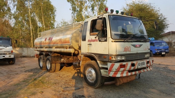 ขายรถ10ล้อ2เพลา น้ำ น้ำมันHINO 3M240 ช่วงล่างดี สภาพสวยเดิม แชชซีสวยเดิมสีเดิม หัวเดิมบาง เครื่องแน่นมีระบบลากลูก สภาพพร้อมใช้งาน เอกสารเล่มทะเบียนครบ