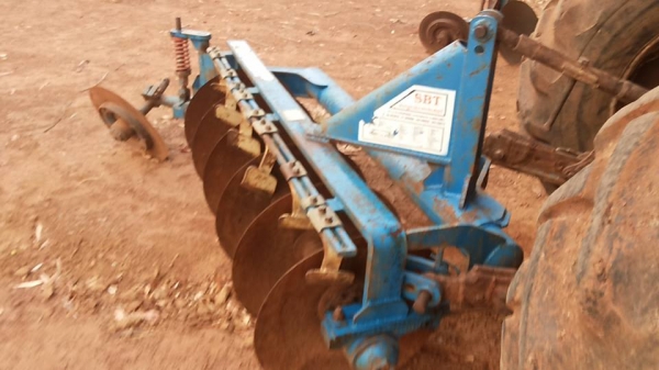 **285,000 บ.ต่อรอง/// รถไถ FORD 6600 T5 ตัวเต็ม เสื้อเรียบ เพลาเดียว พร้อมดันหน้าCMT+ผาน6SBT ตามสภาพพร้อมใช้ สัญญาซื้้อขาย **ขาย FORD 6600 T5 รถไถเพลาเดียว ยอดนิยม สภาพดี พร้อมใช้งาน TRACTOR FORD 6600 T5 เสื้อเรียบ ตัวเต็ม ไอดีกลม ปั้มกลม เครื่องเดิม ปั้ม