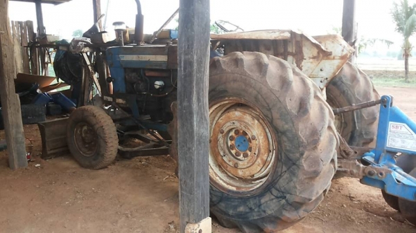 **285,000 บ.ต่อรอง/// รถไถ FORD 6600 T5 ตัวเต็ม เสื้อเรียบ เพลาเดียว พร้อมดันหน้าCMT+ผาน6SBT ตามสภาพพร้อมใช้ สัญญาซื้้อขาย **ขาย FORD 6600 T5 รถไถเพลาเดียว ยอดนิยม สภาพดี พร้อมใช้งาน TRACTOR FORD 6600 T5 เสื้อเรียบ ตัวเต็ม ไอดีกลม ปั้มกลม เครื่องเดิม ปั้ม