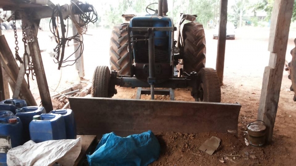 **285,000 บ.ต่อรอง/// รถไถ FORD 6600 T5 ตัวเต็ม เสื้อเรียบ เพลาเดียว พร้อมดันหน้าCMT+ผาน6SBT ตามสภาพพร้อมใช้ สัญญาซื้้อขาย **ขาย FORD 6600 T5 รถไถเพลาเดียว ยอดนิยม สภาพดี พร้อมใช้งาน TRACTOR FORD 6600 T5 เสื้อเรียบ ตัวเต็ม ไอดีกลม ปั้มกลม เครื่องเดิม ปั้ม