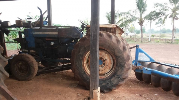 **285,000 บ.ต่อรอง/// รถไถ FORD 6600 T5 ตัวเต็ม เสื้อเรียบ เพลาเดียว พร้อมดันหน้าCMT+ผาน6SBT ตามสภาพพร้อมใช้ สัญญาซื้้อขาย **ขาย FORD 6600 T5 รถไถเพลาเดียว ยอดนิยม สภาพดี พร้อมใช้งาน TRACTOR FORD 6600 T5 เสื้อเรียบ ตัวเต็ม ไอดีกลม ปั้มกลม เครื่องเดิม ปั้ม