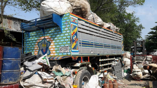 ลูกค้ารับ(รถกลับบ้าน)เรียบร้อยแล้ว ครับ ลูกพ่วงดั้ม 2คาน กะบะมีเนียม ยาว 6.50ม สภาพดีสวยใหม่ไม่ได้ใช้งาน ทะเบียนพร้อมโอน ของดีราคาเบาๆ