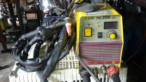 เครื่องเชื่อมอาร์กอน 200 A