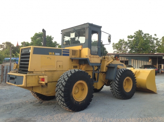 KOMATSU WA300-1 ซีเรียลสูง 30,000 กว่า ญี่ปุ่นแท้ สภาพสวย ยางสวย 90\% โทร.090-986-2521 อ๊อบ