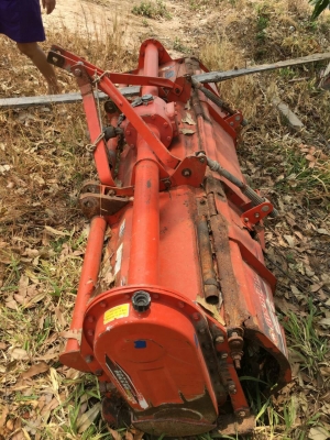 ** ราคา 39,500 ** โรตารี่ ตราช้าง ขนาด 2.20 เมตร สภาพใบ 90\% สำหรับงานหนัก ..ฝาหลังไม่สวยจุดเดียวครับ..โทร (062)387-4789