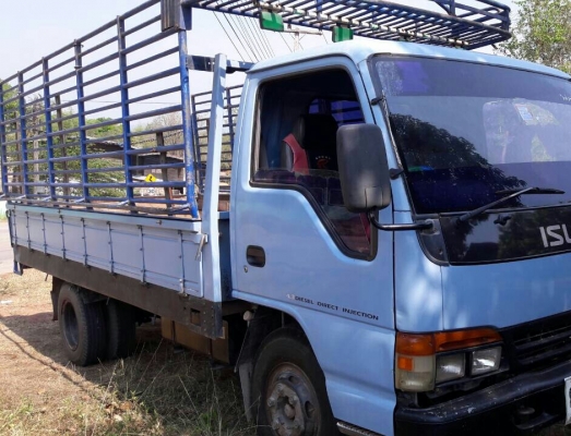 หกล้อ อีซุซุ NPR120ปี40 ยาว 4.30ม รถห้างสภาพดีพร้อมใช้ เล่มทะเบียนพร้อมโอน