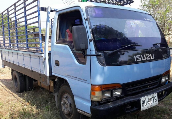 หกล้อ อีซุซุ NPR120ปี40 ยาว 4.30ม รถห้างสภาพดีพร้อมใช้ เล่มทะเบียนพร้อมโอน