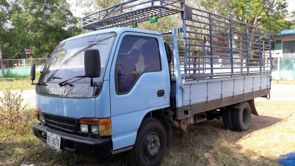 หกล้อ อีซุซุ NPR120ปี40 ยาว 4.30ม รถห้างสภาพดีพร้อมใช้ เล่มทะเบียนพร้อมโอน
