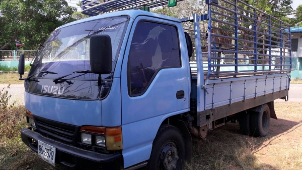 หกล้อ อีซุซุ NPR120ปี40 ยาว 4.30ม รถห้างสภาพดีพร้อมใช้ เล่มทะเบียนพร้อมโอน