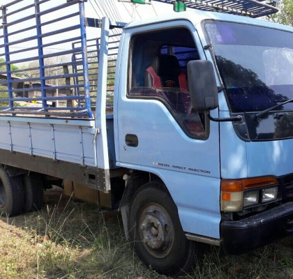 หกล้อ อีซุซุ NPR120ปี40 ยาว 4.30ม รถห้างสภาพดีพร้อมใช้ เล่มทะเบียนพร้อมโอน