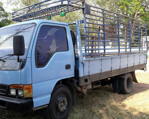 หกล้อ อีซุซุ NPR120ปี40 ยาว 4.30ม รถห้างสภาพดีพร้อมใช้ เล่มทะเบียนพร้อมโอน