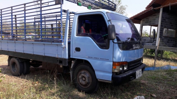 หกล้อ อีซุซุ NPR120ปี40 ยาว 4.30ม รถห้างสภาพดีพร้อมใช้ เล่มทะเบียนพร้อมโอน