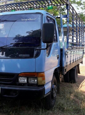 หกล้อ อีซุซุ NPR120ปี40 ยาว 4.30ม รถห้างสภาพดีพร้อมใช้ เล่มทะเบียนพร้อมโอน