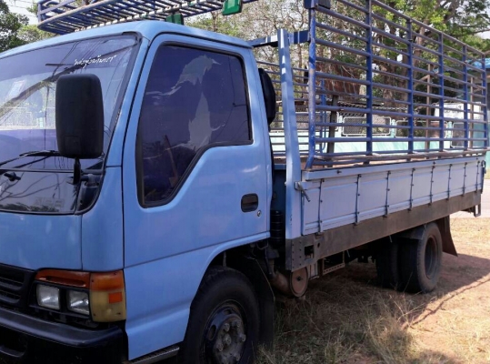 หกล้อ อีซุซุ NPR120ปี40 ยาว 4.30ม รถห้างสภาพดีพร้อมใช้ เล่มทะเบียนพร้อมโอน