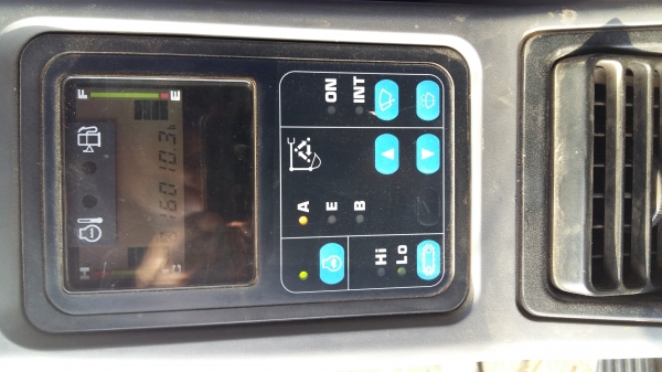 ขายด่วนครับ แบคโฮ KOMATSU 200 รุ่น 7 ไฟฟ้าครบ ใช้งาน 16000 ชั่วโมง