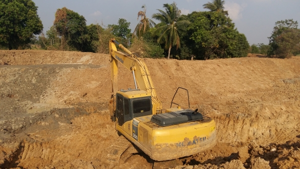 ขายด่วนครับ แบคโฮ KOMATSU 200 รุ่น 7 ไฟฟ้าครบ ใช้งาน 16000 ชั่วโมง