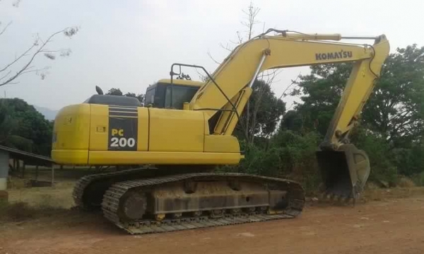 ขายรถแบคโฮ KOMATSU PC200-8 เอกสารเล่มทะเบียน 11000 ชม.ราคา 1700000