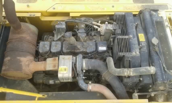 ขายรถแบคโฮ KOMATSU PC200-8 เอกสารเล่มทะเบียน 11000 ชม.ราคา 1700000