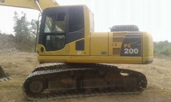 ขาบรถแบคโฮ KOMATSU PC200-7 เอกสารเล่มทะเบียน 11000 ชม.ราคา 1800000