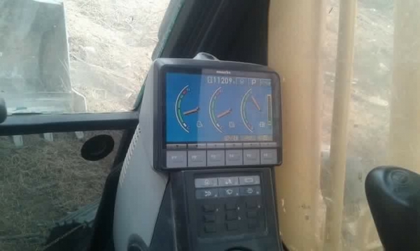 ขาบรถแบคโฮ KOMATSU PC200-7 เอกสารเล่มทะเบียน 11000 ชม.ราคา 1800000