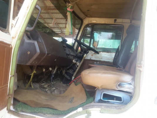 ขายด่วน HINO SUMO 227  สภาพสวยพร้อมใช้งาน เครื่องแน่นดี เกียร์3M คานหน้า ZM ชโลร์เดิม คัชชีสวย กระบะสามมิตร เอกสสรเล่มทะเบียนพร้อมโอน