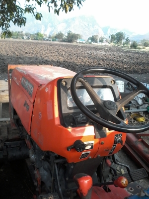 ขายKUBOTA45แรงสภาพแห้งๆ พร้อมใบมีดและผานหกครับ ด่วนครับ