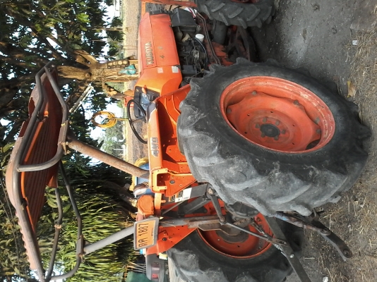 ขายKUBOTA45แรงสภาพแห้งๆ พร้อมใบมีดและผานหกครับ ด่วนครับ