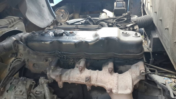 ขายเครื่องยนต์ อีซูซุ4BE1 สภาพเครื่องดีใช้งานอยู่110แรงม้ากำลังจะยกลงจากNPRราคา55000บาท