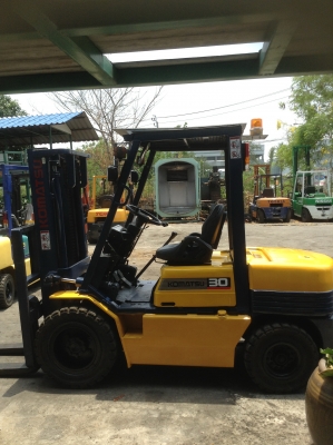 +++ ขายโฟล์คลิฟท์  KOMATSU FD30-11  ขนาด 3  ตัน  เครื่องยนต์ดีเซล  เสา  3  เมตร  เกียร์ธรรมดา  งา 1,070  มม.  ยางตัน  4  เส้นครับ