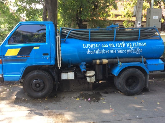 ขายรถสูบส้วม isuzu nkr 110 แรง โทร.085-0987750