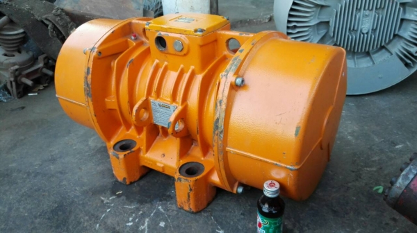 Sell>> มอเตอร์สั่น-เขย่า ITALVIBRAS Made in ITALY ตัวใหญ่ขนาด 7 HP. 380V. สภาพใหม่ 98\% ใช้งานมาน้อยสดมากๆมาเท