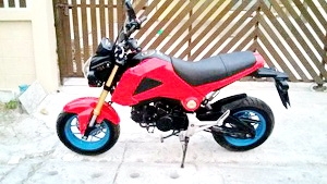 ขาย Honda Msx 125 ปี2013 เครื่องเดิม ล้อแม็กสีฟ้าเปลี่ยนมาใหม่ ศูนย์ล้อตรงเช็คศูนย์แล้ว ระบบไฟ ไฟหน้าเดิม ไฟหลังเดิม ชุดสีใหม่กริบไม่มีแตกไม่มีรอย ยางหน้า หลังใหม่ ดอกเต็ม ไมล์ดิจิตอล วิ่ง 17xxx โล ไฟ เบรค ไฟ ไมล์ ไฟเลี้ยว ติดปกติ โช๊คหน้า หลัง ไม่มีรั่ว