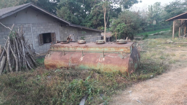 ถังน้ำ 12,000 ลิตร ถอดจากสิบล้อหน้ายาว ถังกว้าง 2.45 ม. ยาว 4.5 ม.