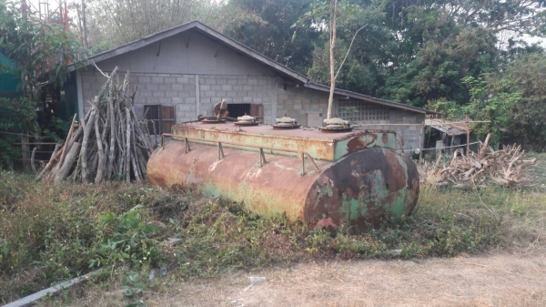 ถังน้ำ 12,000 ลิตร ถอดจากสิบล้อหน้ายาว ถังกว้าง 2.45 ม. ยาว 4.5 ม.