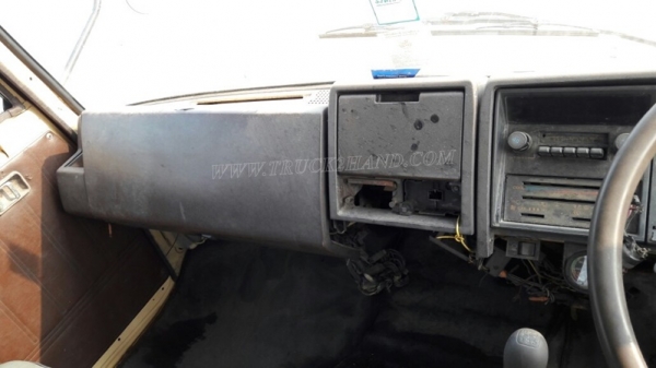 6 ล้อ HINO พื้นเรียบ รุ่นรถFC2W 185แรงม้า กระบะยาว ยาว5.80 เมตร