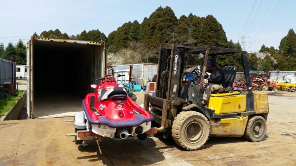 กำลังขึ้นตู้มาแล้ว เจ็ตสกี จากญี่ปุ่นแท้ สภาพสวยๆ สนใจจับจองกันก่อนครับ