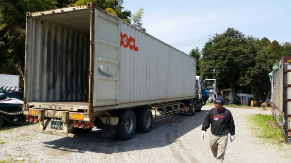 กำลังขึ้นตู้มาแล้ว เจ็ตสกี จากญี่ปุ่นแท้ สภาพสวยๆ สนใจจับจองกันก่อนครับ