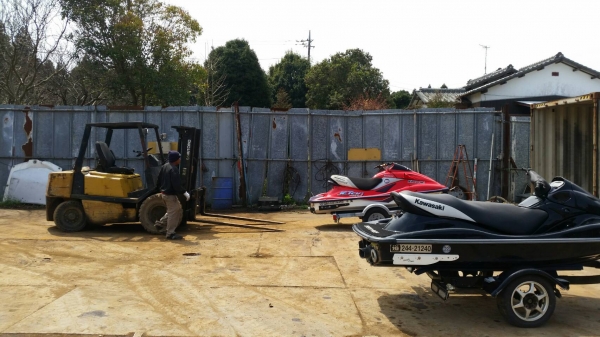 กำลังขึ้นตู้มาแล้ว เจ็ตสกี จากญี่ปุ่นแท้ สภาพสวยๆ สนใจจับจองกันก่อนครับ