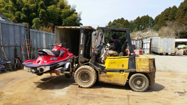 กำลังขึ้นตู้มาแล้ว เจ็ตสกี จากญี่ปุ่นแท้ สภาพสวยๆ สนใจจับจองกันก่อนครับ